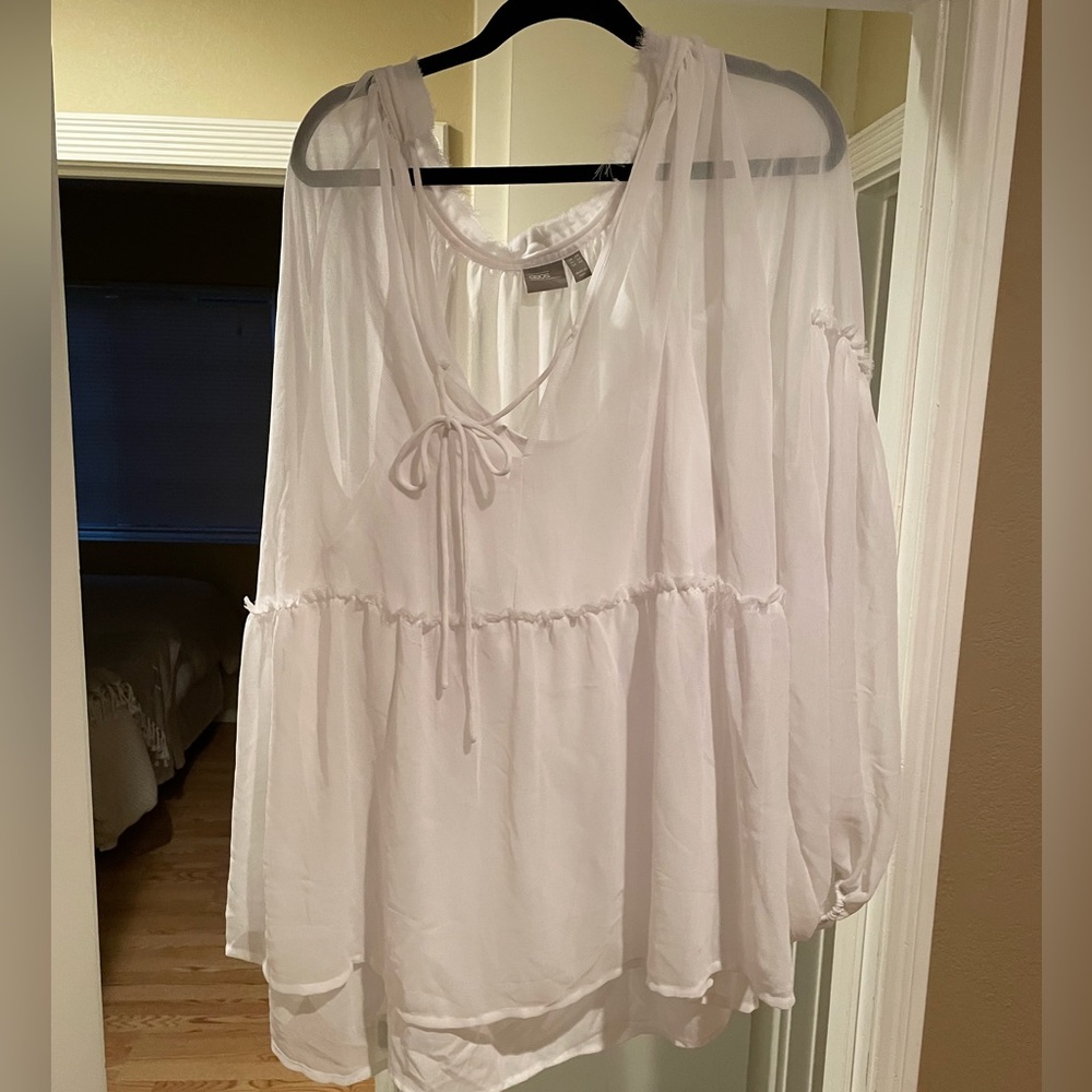 🎉 HP!! 🎉 ASOS feminine white flowy top